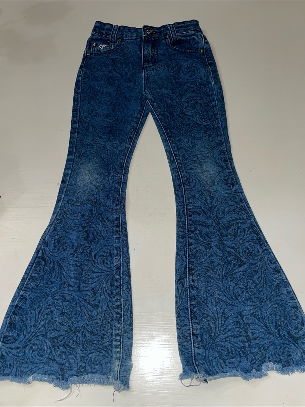 Cowgirl hardware flare leg floral design jeans size 6